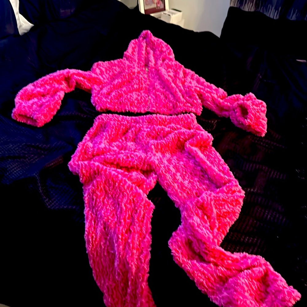 2pc pink fuzzy outfit